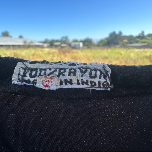 Vintage 1960s embroidered velvet bell sleeve mini dress - Picture 4 of 9